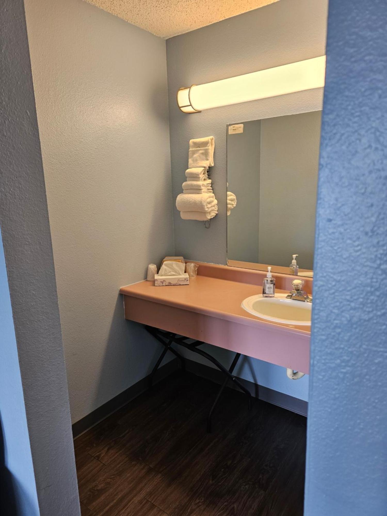 Sumner Motor Inn Екстериор снимка